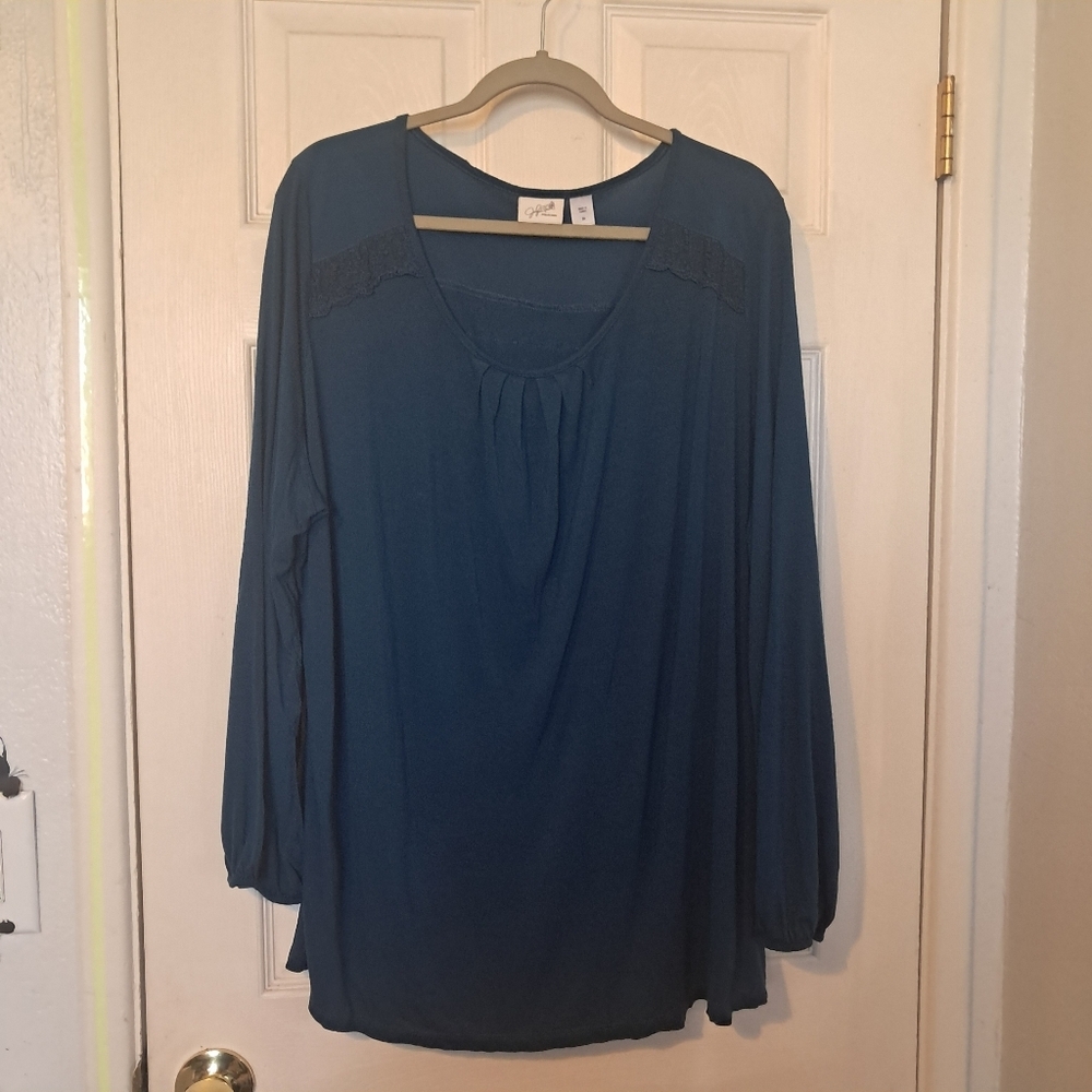 💰 Jaclyn Smith Top With Lace